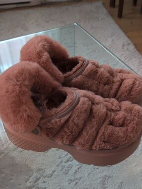 NEW!!! CROCS Fuzzy Platform Clog in Dusty Rose